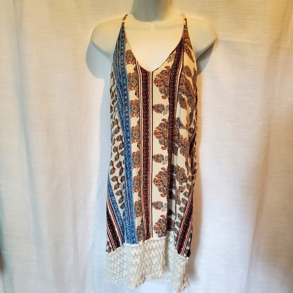 Stylehouse sz M Halter with Crochetted Lace Hem